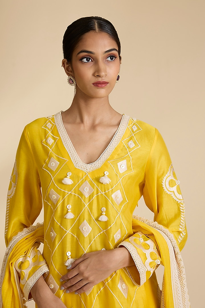 Yellow Chanderi Chikankari Embroidered Straight Kurta Set by Simar Dugal at Pernia's Pop Up Shop