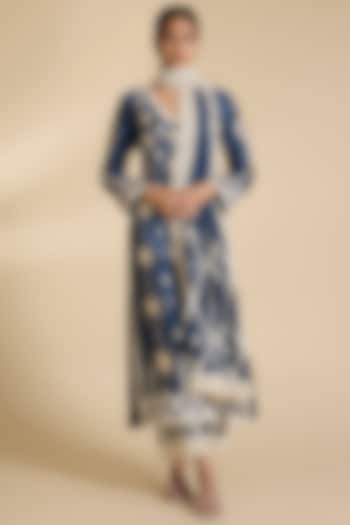 Blue Chanderi Chikankari Embroidered Straight Kurta Set by Simar Dugal at Pernia's Pop Up Shop