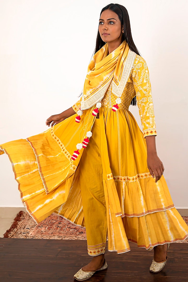 Yellow Embroidered Tied & Dyed Kurta Set by Simar Dugal at Pernia's Pop Up Shop