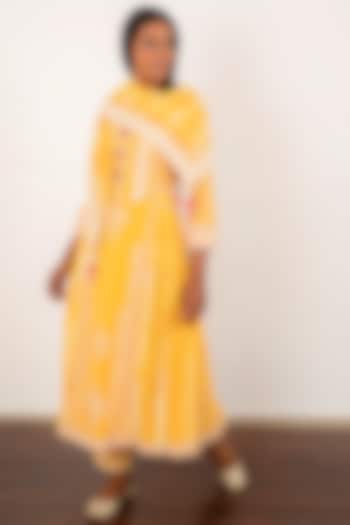 Yellow Embroidered Tied & Dyed Kurta Set by Simar Dugal at Pernia's Pop Up Shop