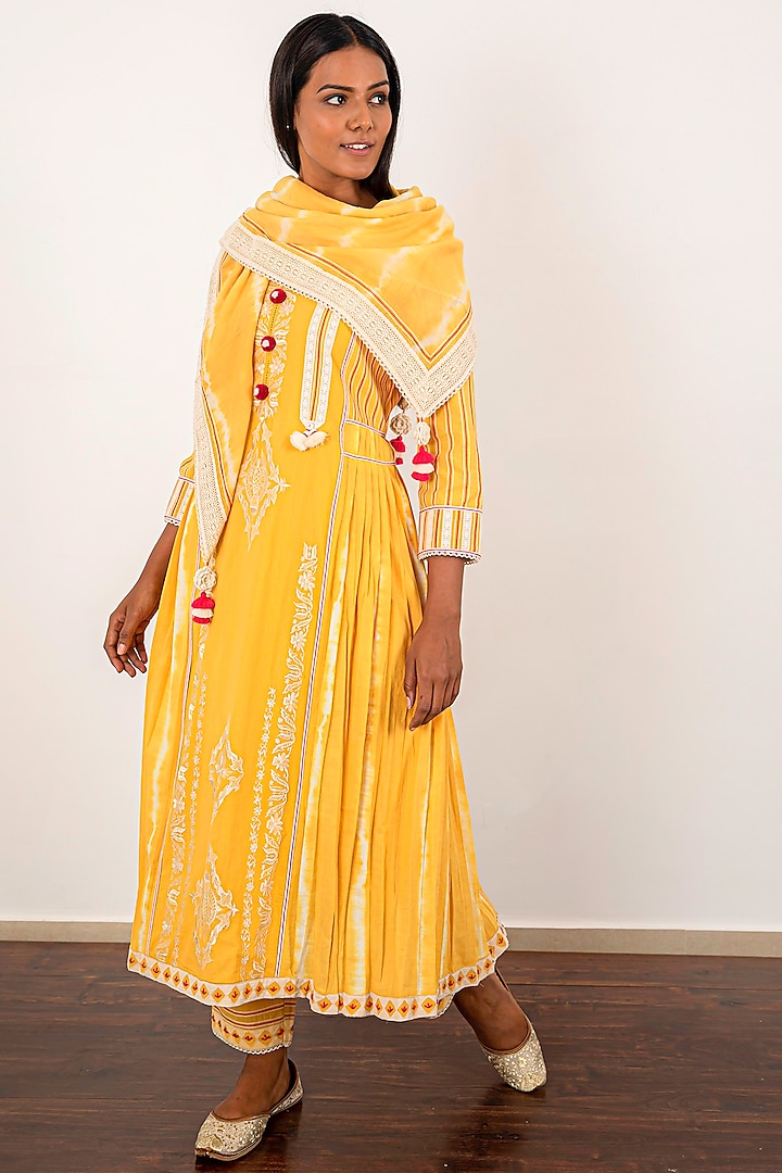 Yellow Embroidered Tied & Dyed Kurta Set by Simar Dugal at Pernia's Pop Up Shop