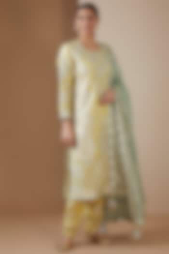 Yellow Banarasi Embroidered Kurta Set by Simar Dugal at Pernia's Pop Up Shop