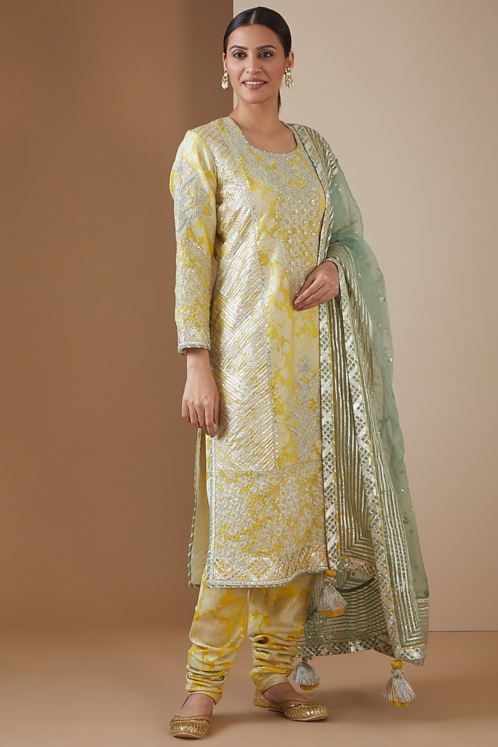 Yellow Banarasi Embroidered Kurta Set by Simar Dugal at Pernia's Pop Up Shop
