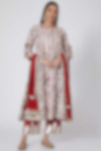 Red Printed Kurta Set With Thread Work by Simar Dugal at Pernia's Pop Up Shop