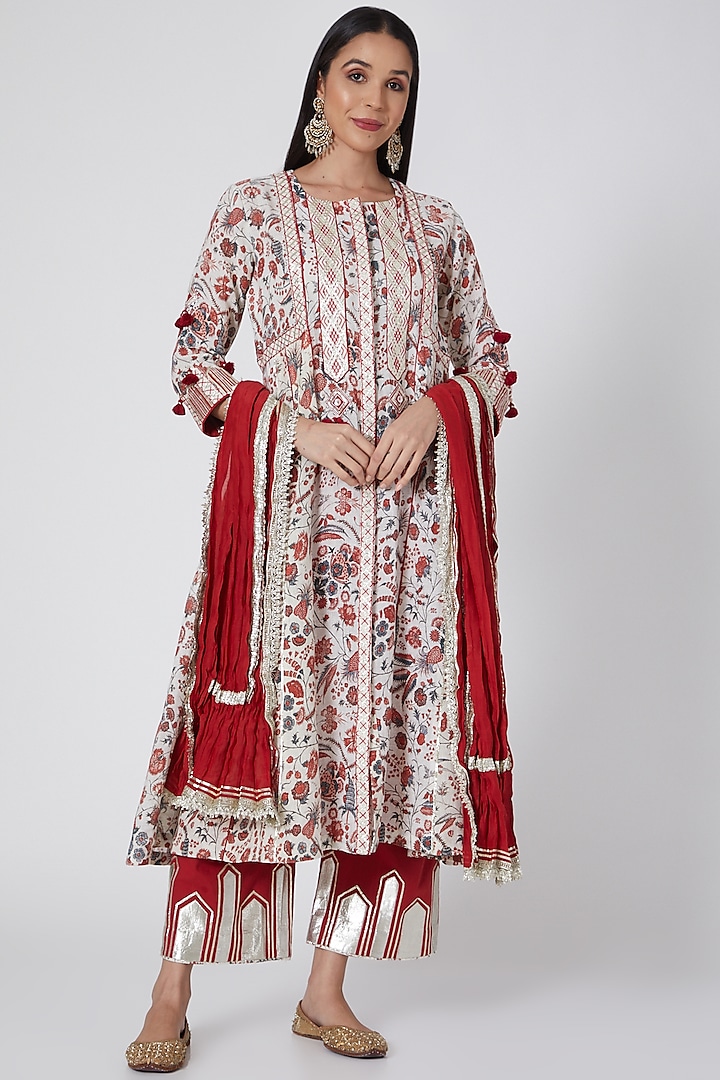 Red Printed Kurta Set With Thread Work by Simar Dugal at Pernia's Pop Up Shop