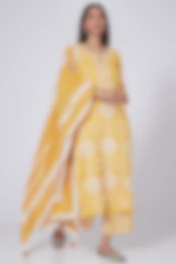 Yellow Dori Embroidered Kurta Set by Simar Dugal