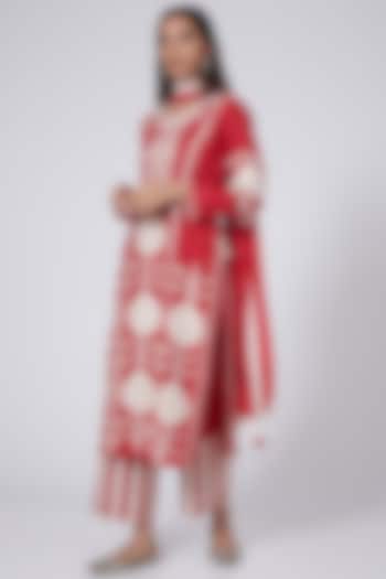 Red Embroidered Kurta Set by Simar Dugal