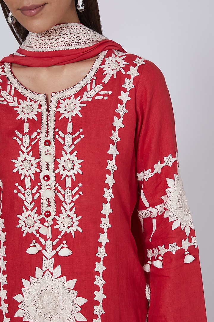Red Embroidered Kurta Set by Simar Dugal at Pernia's Pop Up Shop