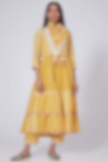 Yellow Thread Embroidered Kurta Set by Simar Dugal