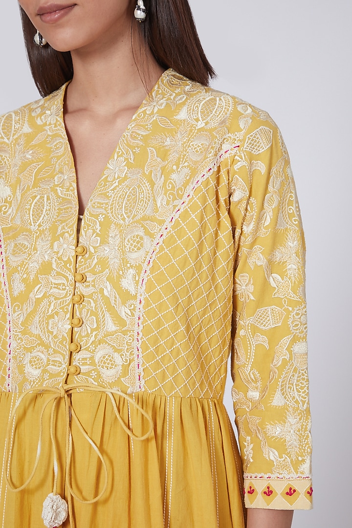 Yellow Thread Embroidered Kurta Set by Simar Dugal at Pernia's Pop Up Shop