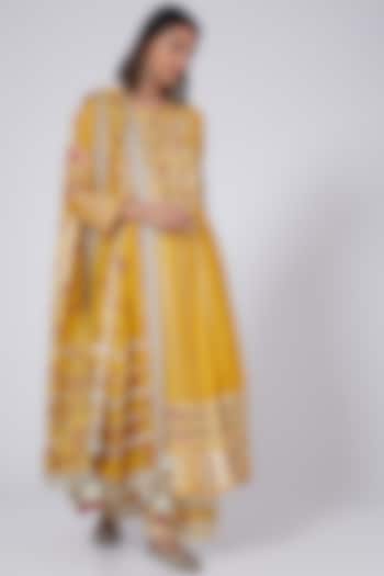 Yellow Chanderi Kurta Set With Digital Patch Work by Simar Dugal