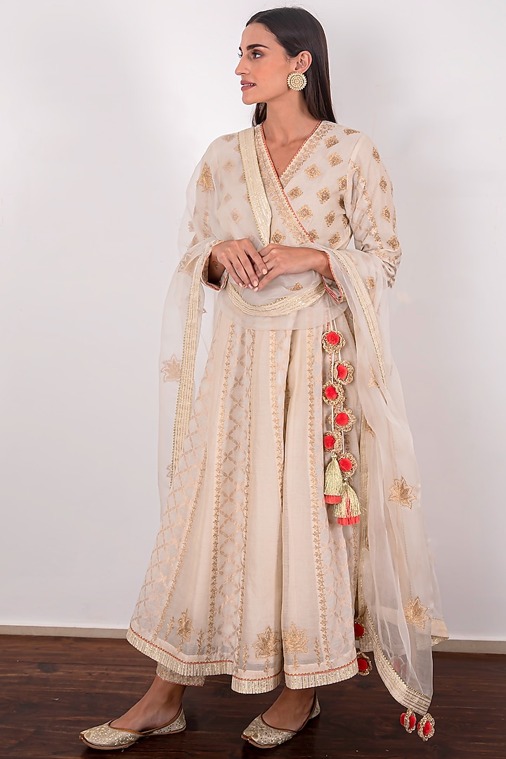 Ivory Embroidered Crossover Kurta Set by Simar Dugal
