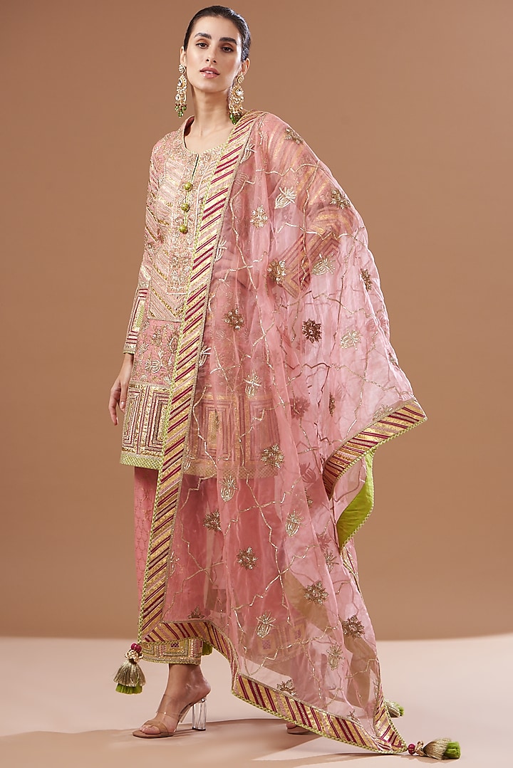 Pink Chanderi & Banarasi Embroidered Kurta Set by Simar Dugal at Pernia's Pop Up Shop