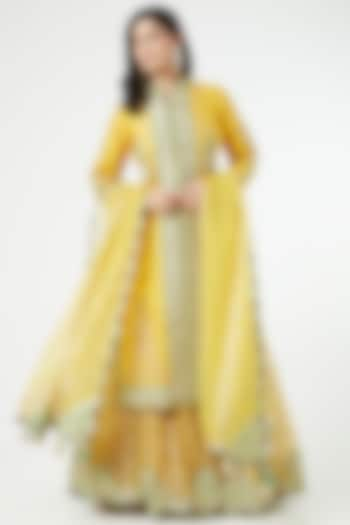 Yellow Embroidered Kurta Set by Simar Dugal at Pernia's Pop Up Shop