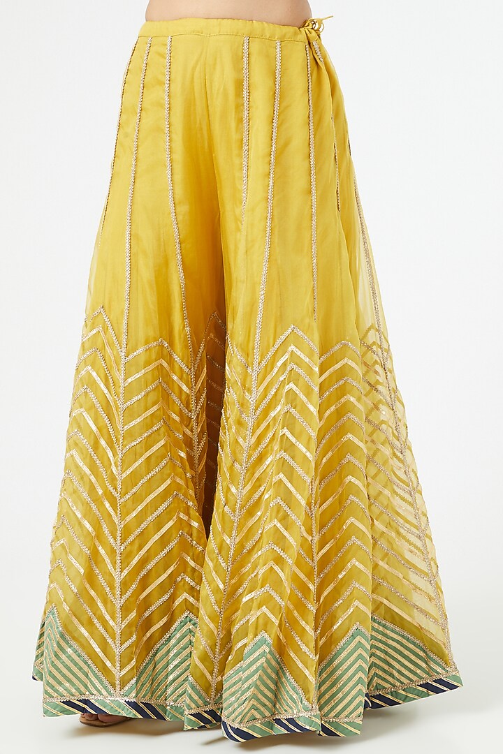 Yellow Embroidered Kurta Set by Simar Dugal at Pernia's Pop Up Shop