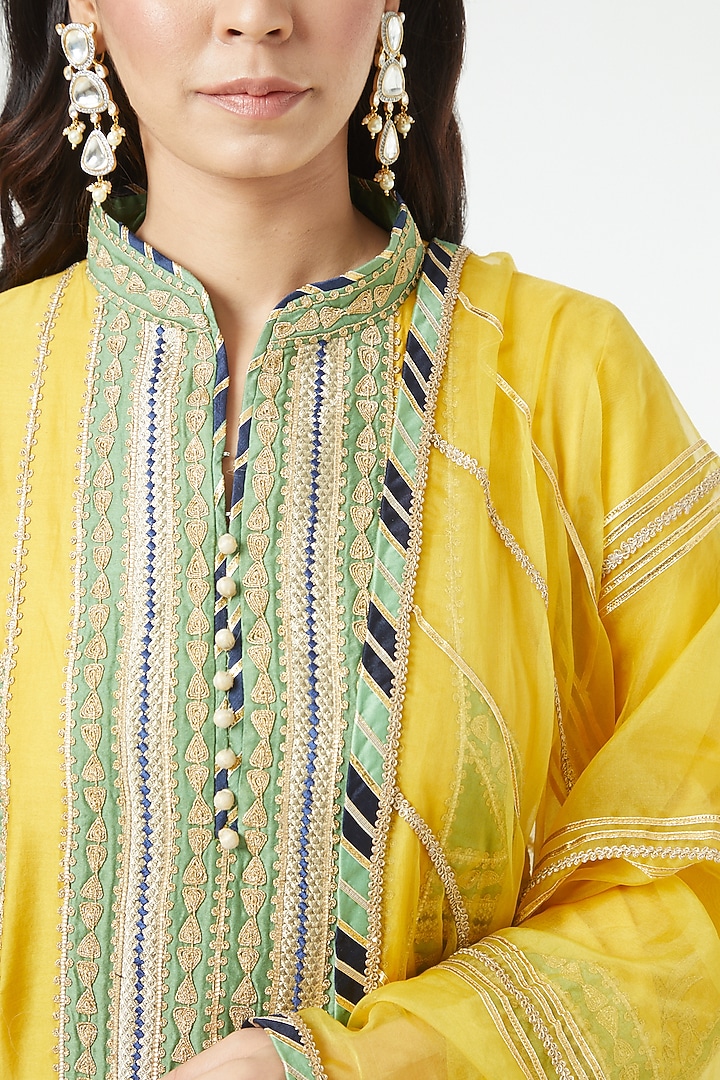 Yellow Embroidered Kurta Set by Simar Dugal at Pernia's Pop Up Shop