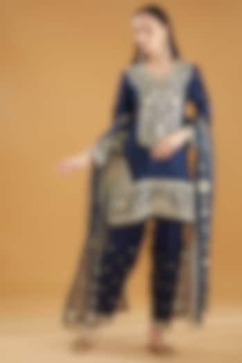 Navy Blue Tussar Silk Floral Hand Embroidered Kurta Set by Simar Dugal