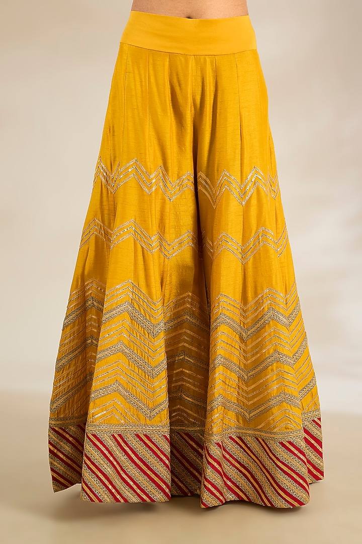 Mustard Banarasi & Chanderi Embroidered Bridal Sharara Set by Simar Dugal at Pernia's Pop Up Shop