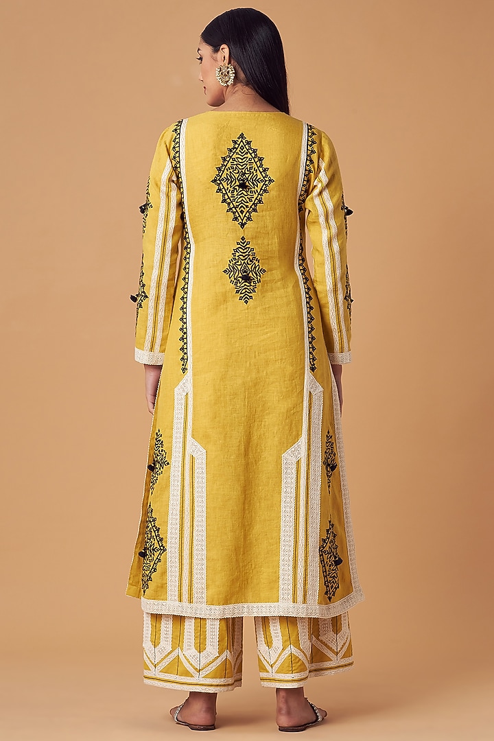 Yellow Embroidered A-Line Kurta Set by Simar Dugal at Pernia's Pop Up Shop