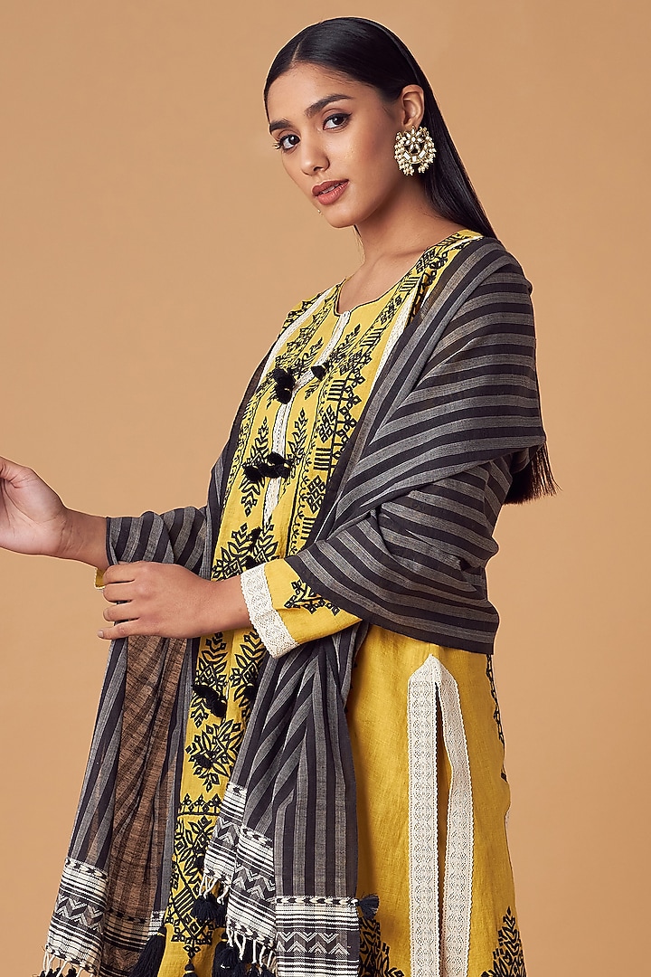 Yellow Embroidered A-Line Kurta Set by Simar Dugal at Pernia's Pop Up Shop