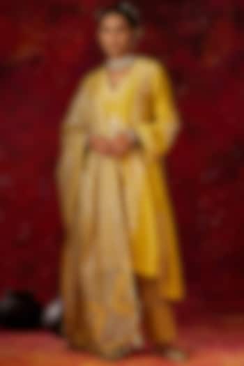 Yellow Chanderi Kurta Set by Simar Dugal