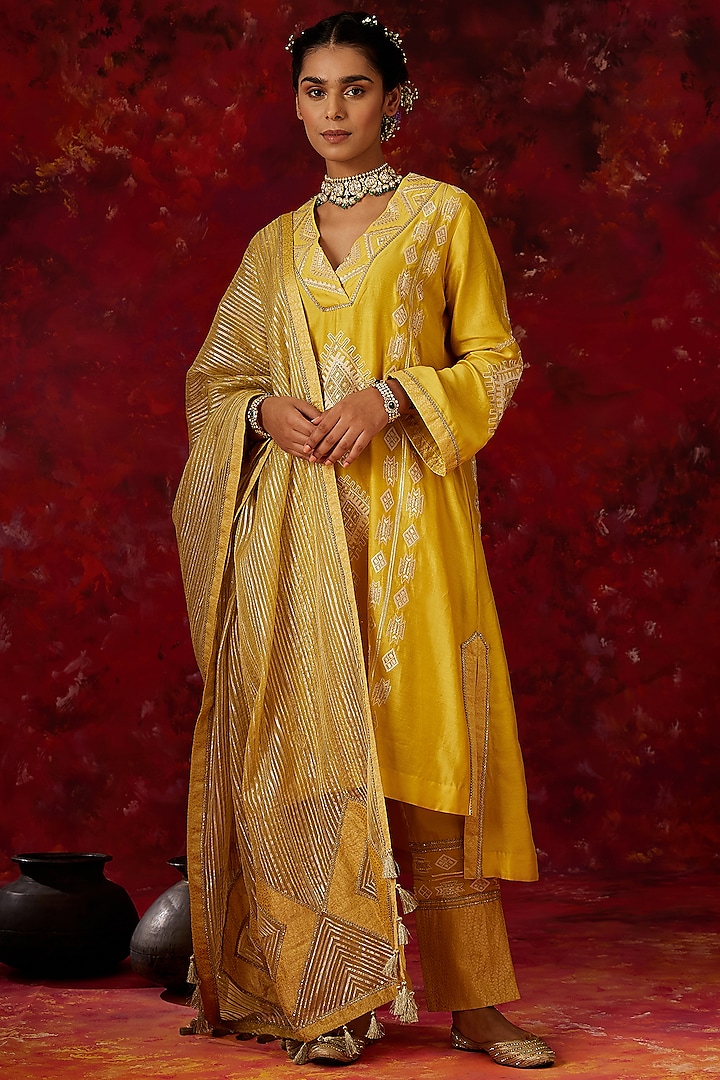 Yellow Chanderi Kurta Set by Simar Dugal