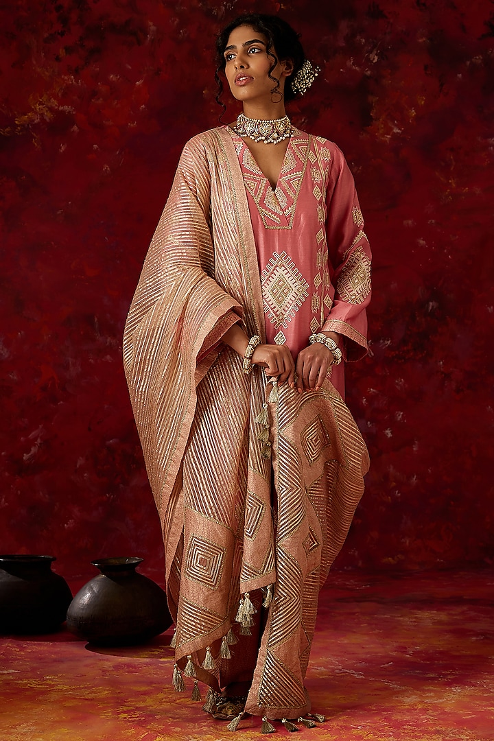 Old Rose Chanderi Kurta Set by Simar Dugal at Pernia's Pop Up Shop