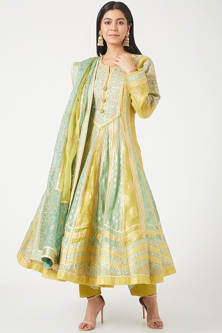 Yellow Embroidered Anarkali Set by Simar Dugal at Pernia's Pop Up Shop