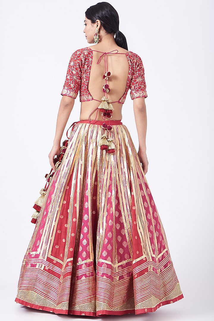 Red Nakshi Embroidered Wedding Lehenga Set by Simar Dugal at Pernia's Pop Up Shop