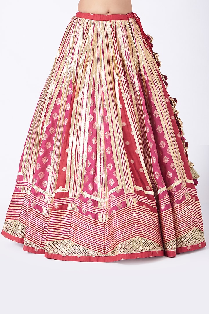 Red Nakshi Embroidered Wedding Lehenga Set by Simar Dugal at Pernia's Pop Up Shop