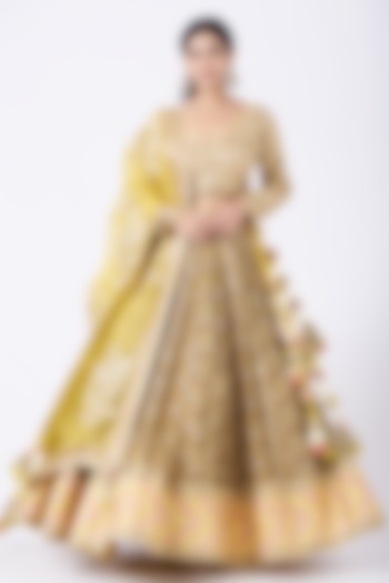 Golden Digital Printed Wedding Lehenga Set by Simar Dugal at Pernia's Pop Up Shop