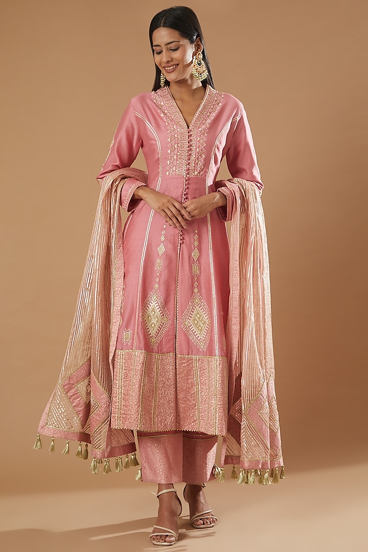 Pink Embroidered Kurta set by Simar Dugal