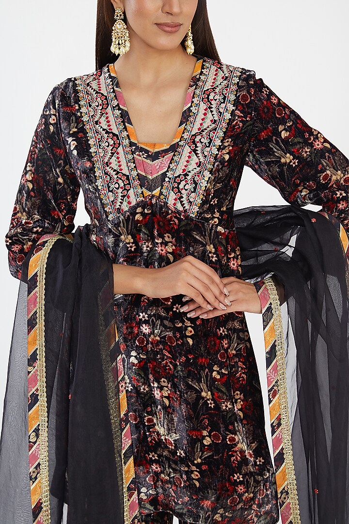 Purple Velvet Printed & Hand Embroidered Kurta Set by Simar Dugal at Pernia's Pop Up Shop