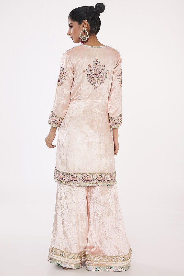 Light Pink Velvet Hand Embroidered Kurta Set by Simar Dugal at Pernia's Pop Up Shop