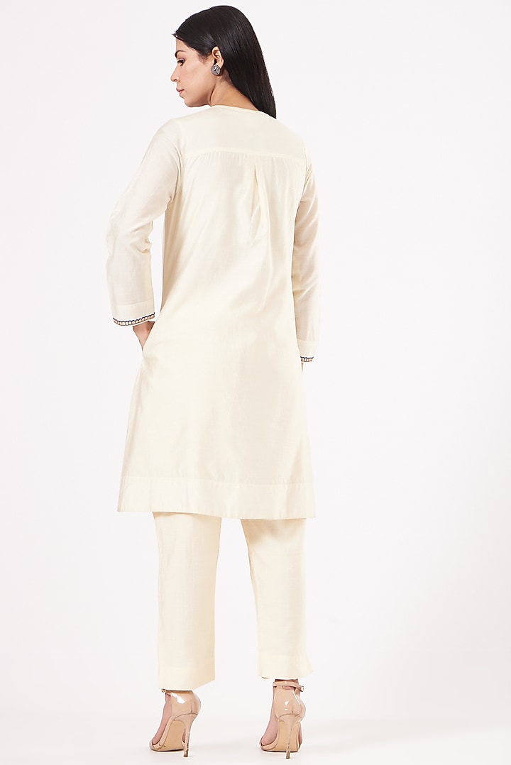 Off-White Cotton Chanderi Kurta by Sini Madhubani at Pernia's Pop Up Shop