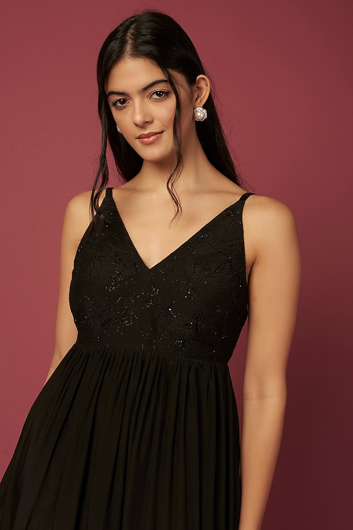 Black Embroidered Tunic by Shiori at Pernia's Pop Up Shop