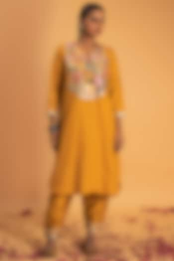 Mustard Chanderi Silk Gota Applique Work Kurta Set by Sitaraa at Pernia's Pop Up Shop