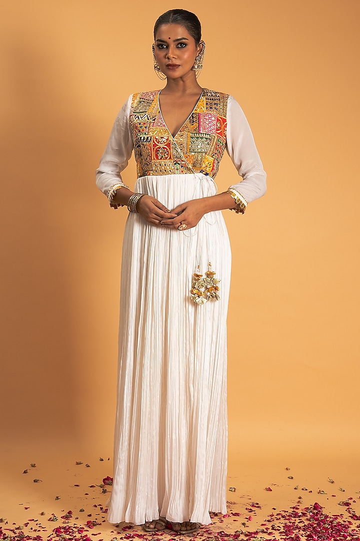 Ivory Chinon & Chanderi Gota Applique Work Kurta Set by Sitaraa at Pernia's Pop Up Shop