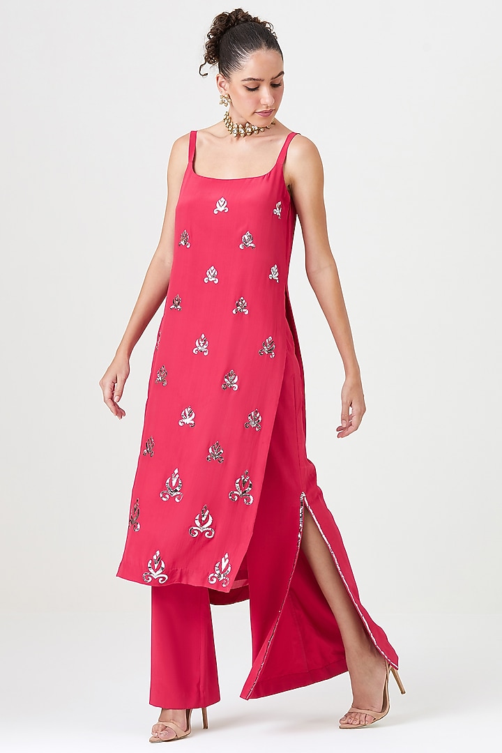Coral Natural Crepe Silk Embellished Kurta Set by Sitaraa at Pernia's Pop Up Shop