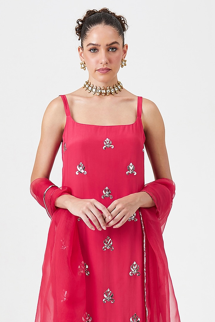 Coral Natural Crepe Silk Embellished Kurta Set by Sitaraa at Pernia's Pop Up Shop