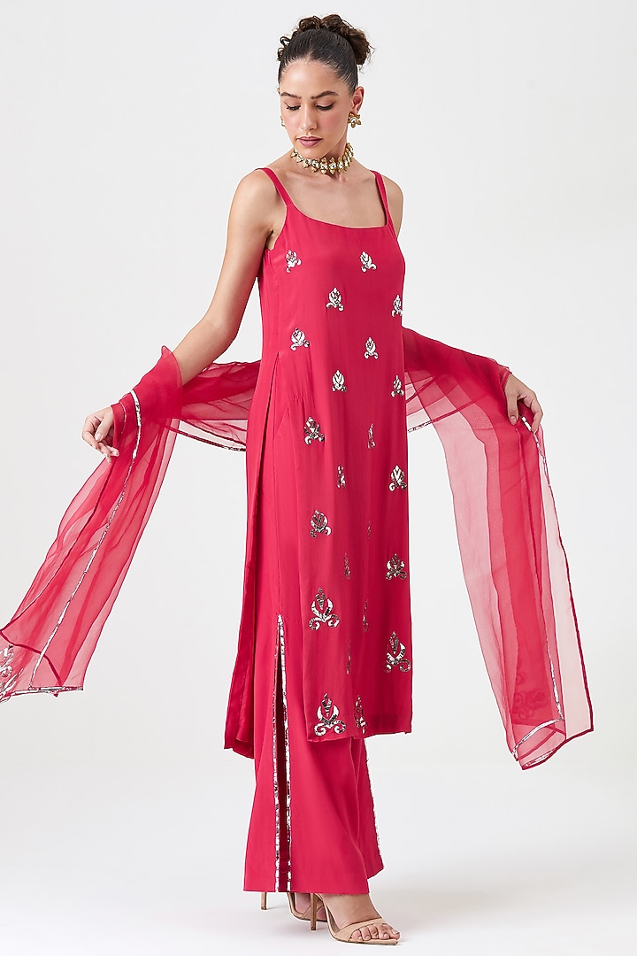 Coral Natural Crepe Silk Embellished Kurta Set by Sitaraa at Pernia's Pop Up Shop