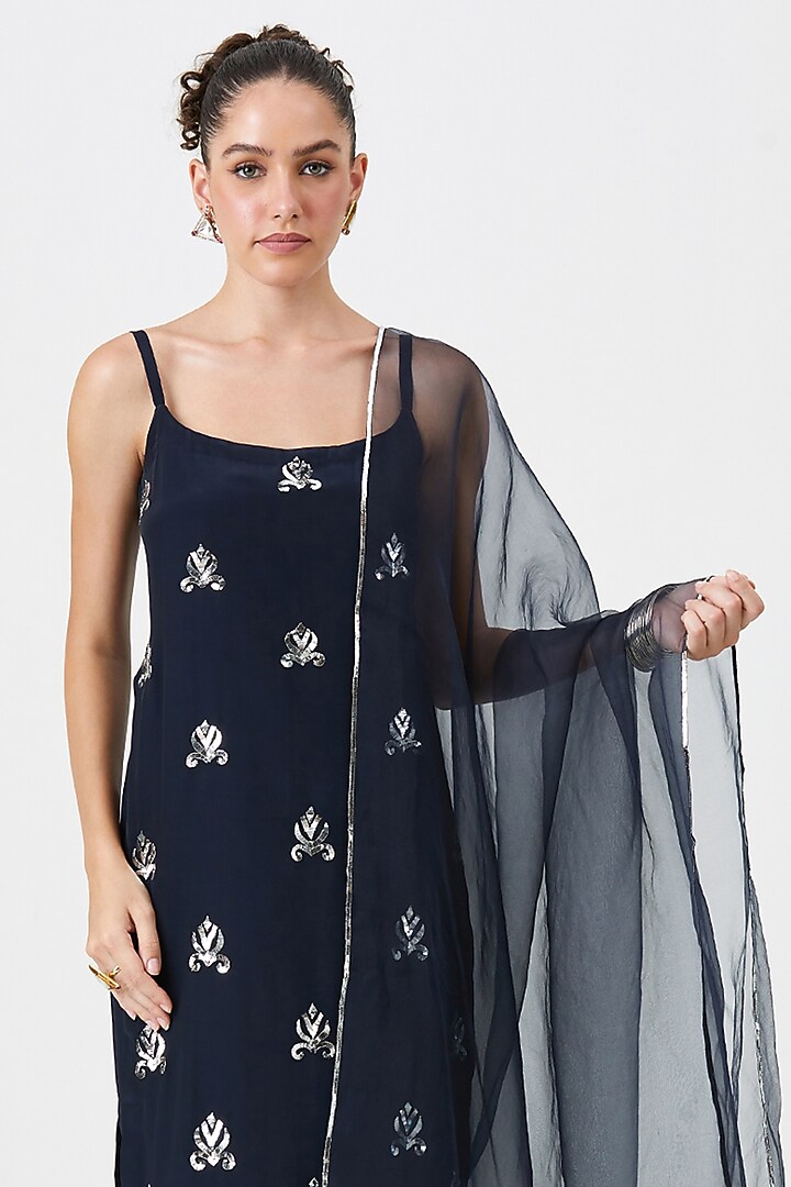 Navy Blue Natural Crepe Silk Embellished Kurta Set by Sitaraa at Pernia's Pop Up Shop