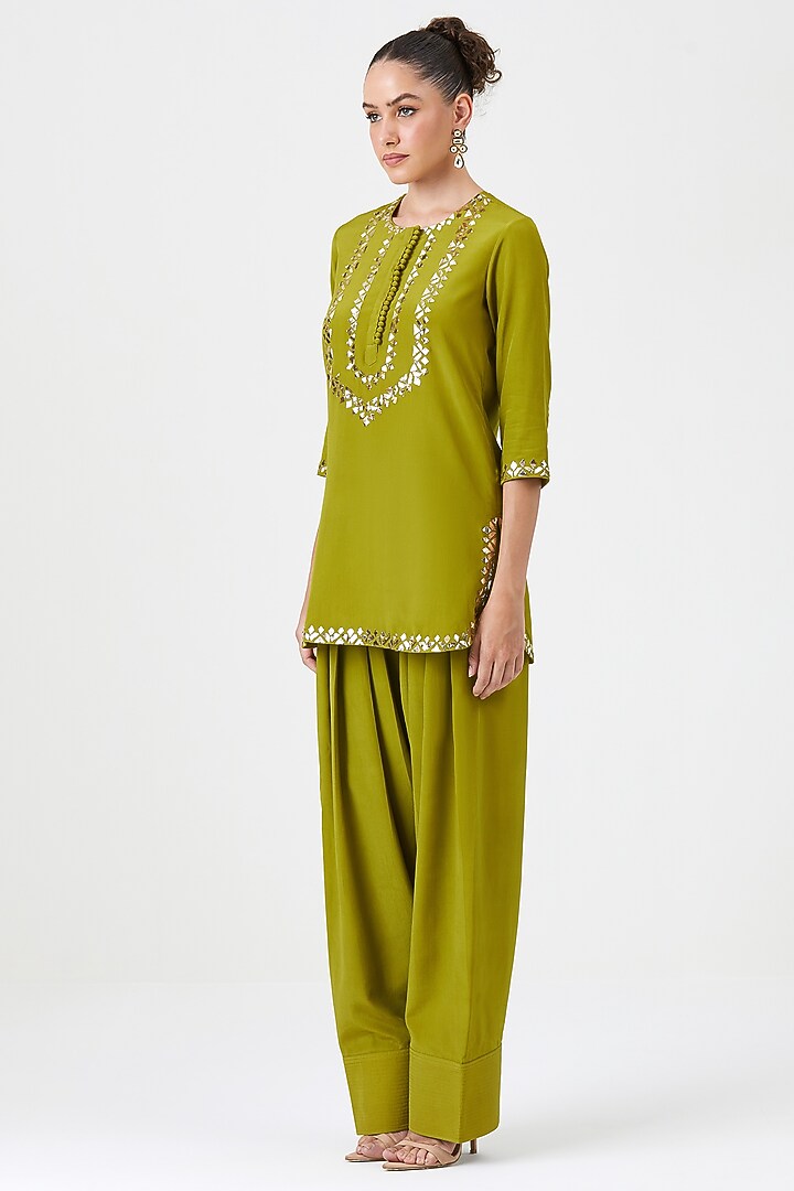 Green Natural Crepe Silk Mukaish Work Kurta Set by Sitaraa at Pernia's Pop Up Shop