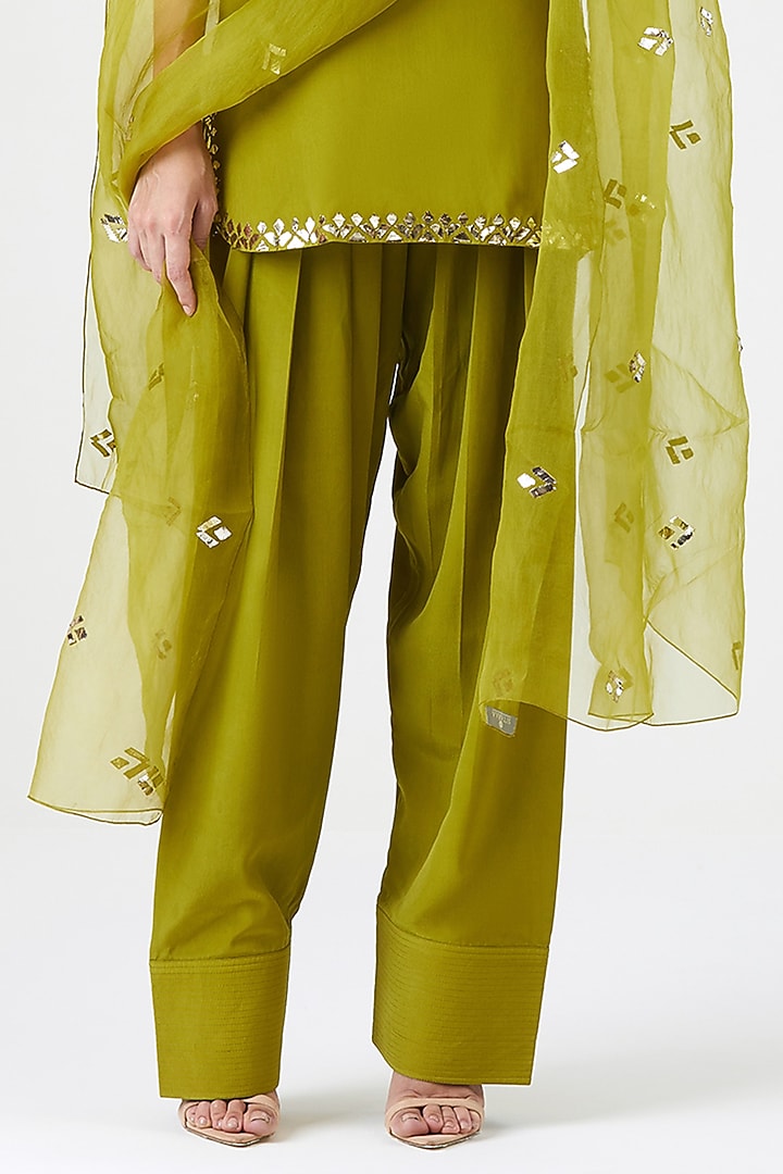 Green Natural Crepe Silk Mukaish Work Kurta Set by Sitaraa at Pernia's Pop Up Shop