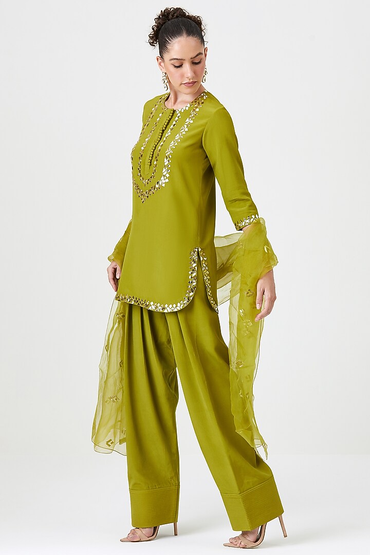 Green Natural Crepe Silk Mukaish Work Kurta Set by Sitaraa at Pernia's Pop Up Shop