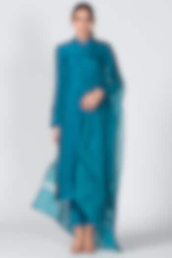 Teal Blue Embroidered Kurta Set by Sitaraa at Pernia's Pop Up Shop