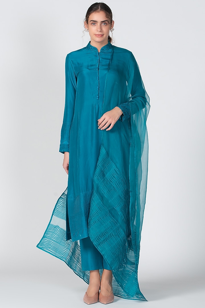 Teal Blue Embroidered Kurta Set by Sitaraa at Pernia's Pop Up Shop