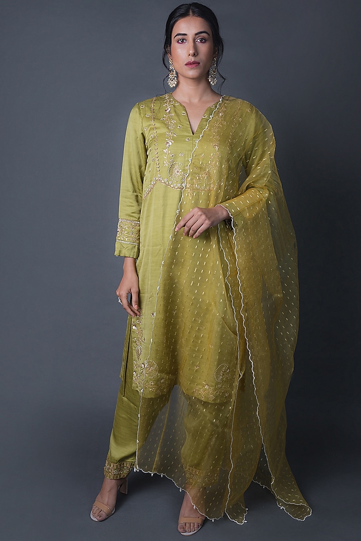 Lime Green Embroidered Kurta Set by Sitaraa at Pernia's Pop Up Shop