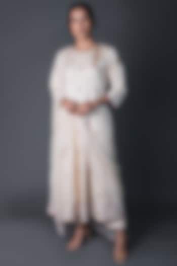 Off White Gota Embroidered Kurta Set by Sitaraa at Pernia's Pop Up Shop