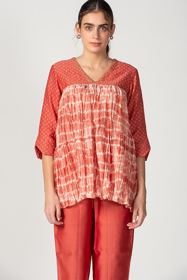 Red & White Embroidered Tunic by Sitaraa at Pernia's Pop Up Shop